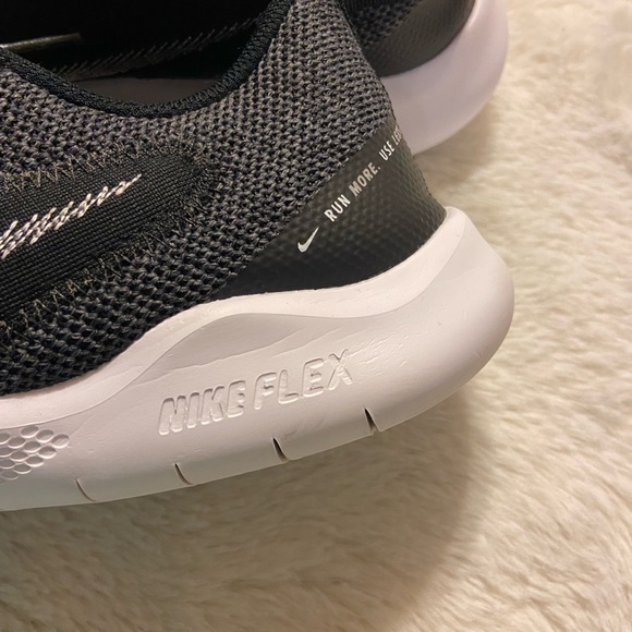 Nike women’s stroke running shoes Black White Dk Smoke Grey Iron Grey size 9.5 - Picture 10 of 14